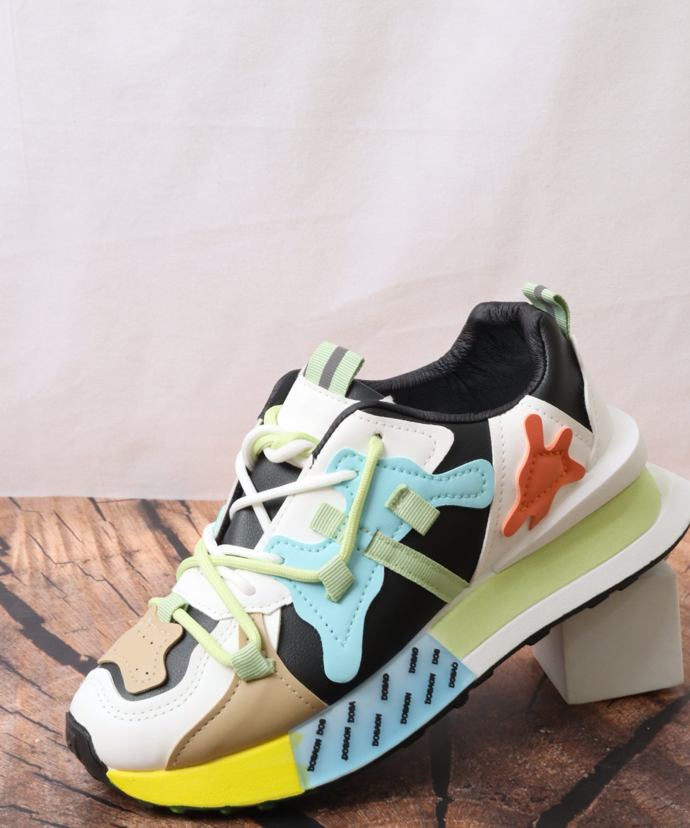 حذاء رياضي نسائي  1046