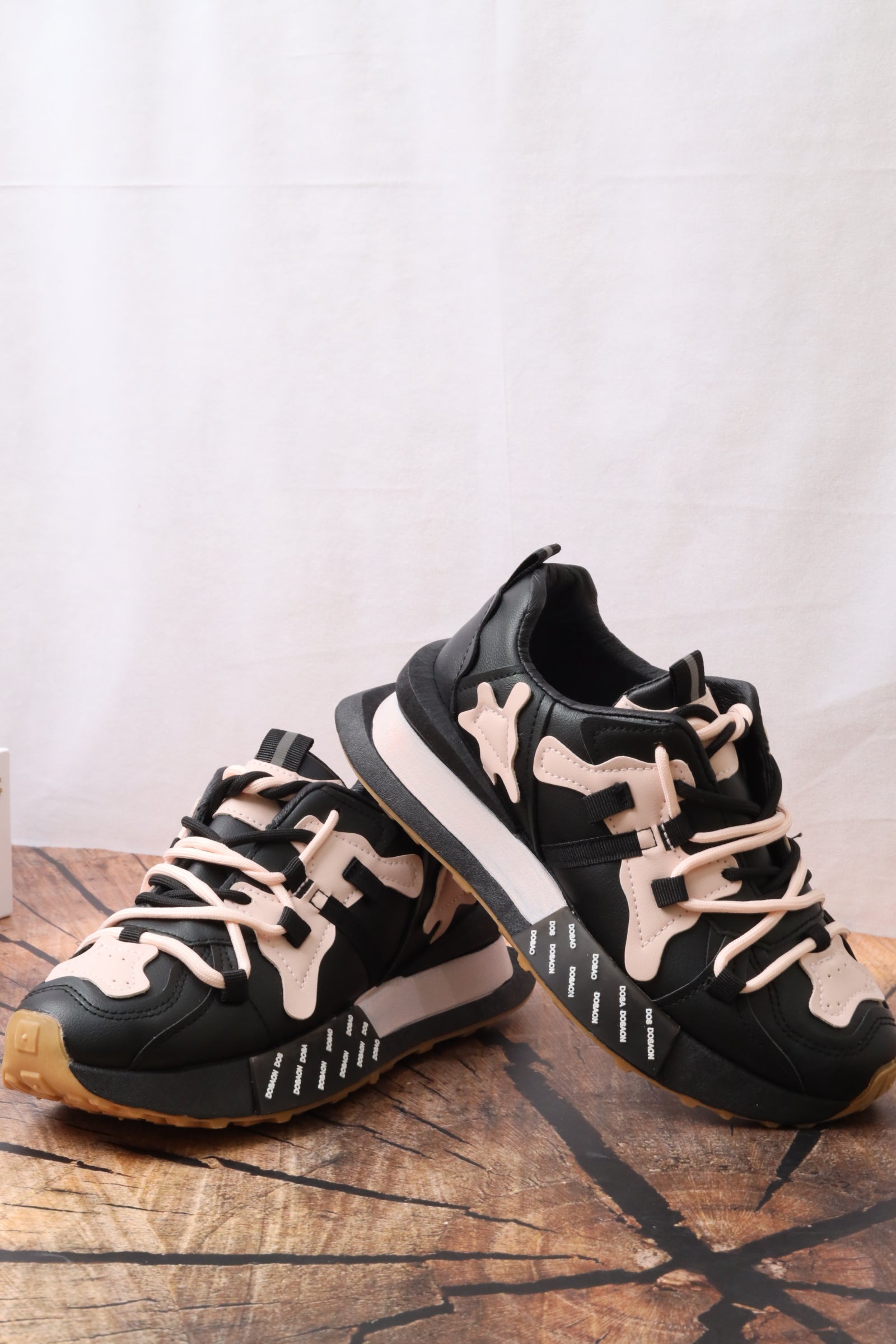 حذاء رياضي نسائي  1046