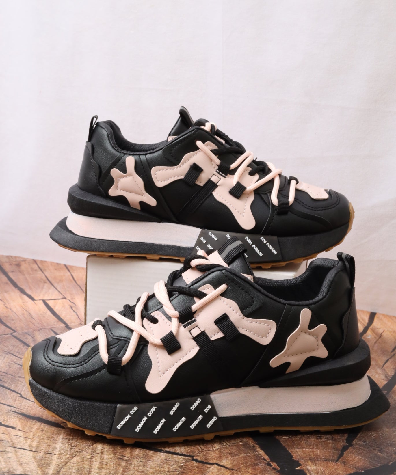 حذاء رياضي نسائي  1046