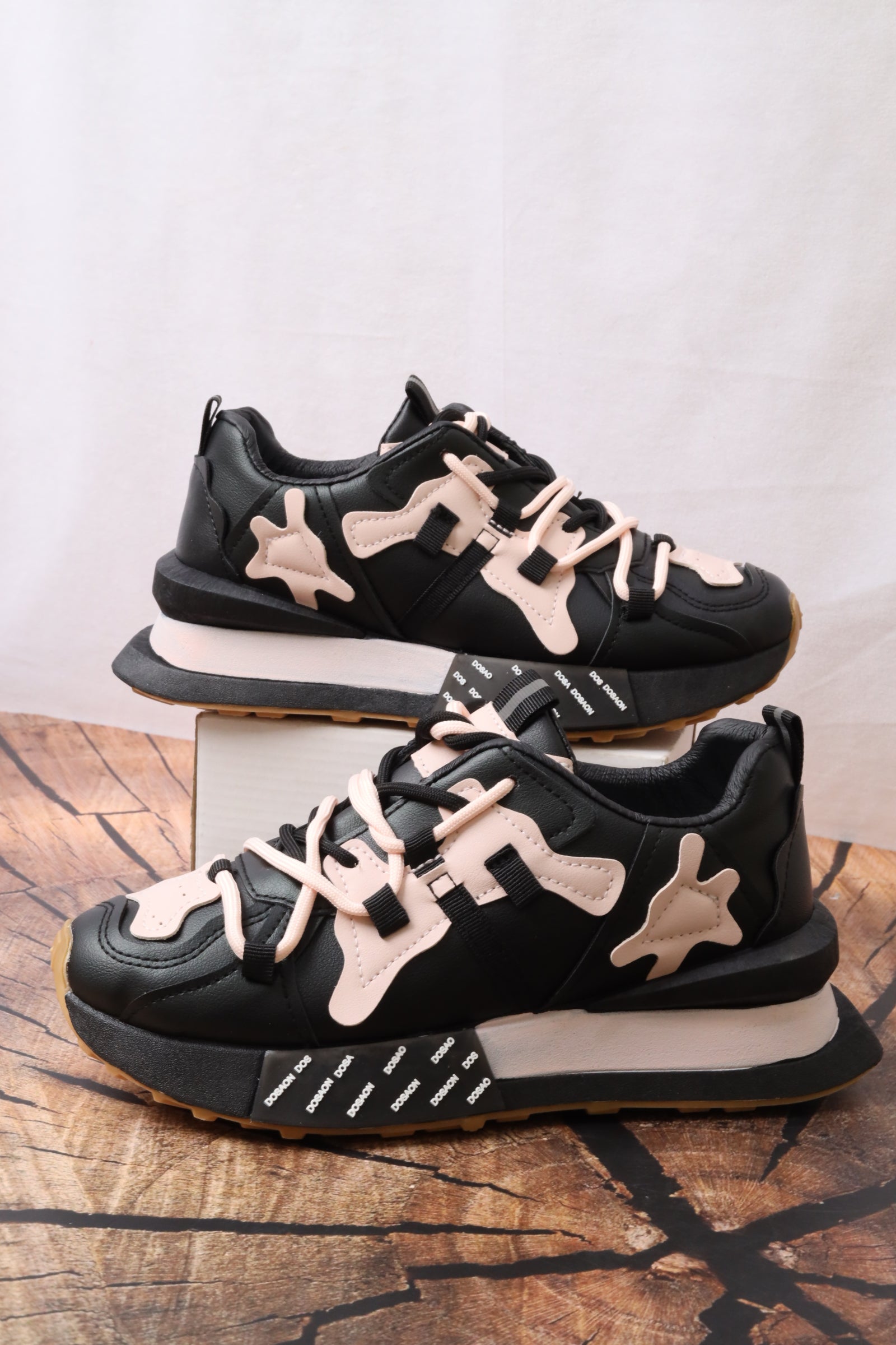 حذاء رياضي نسائي  1046