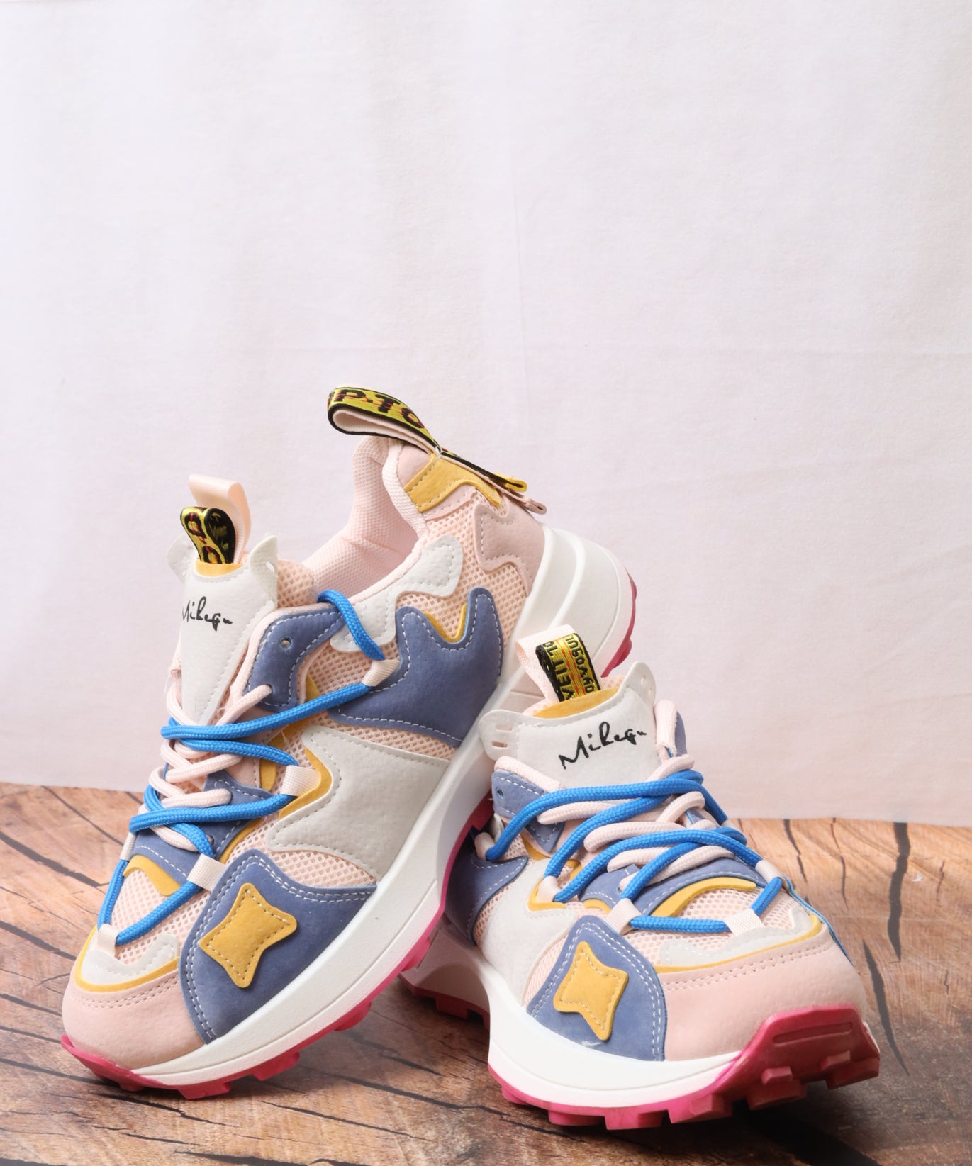 7372 حذاء رياضي نسائي