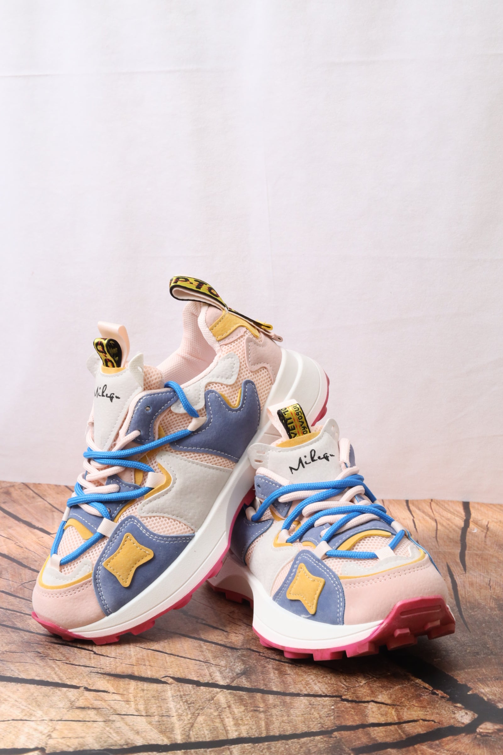 7372 حذاء رياضي نسائي