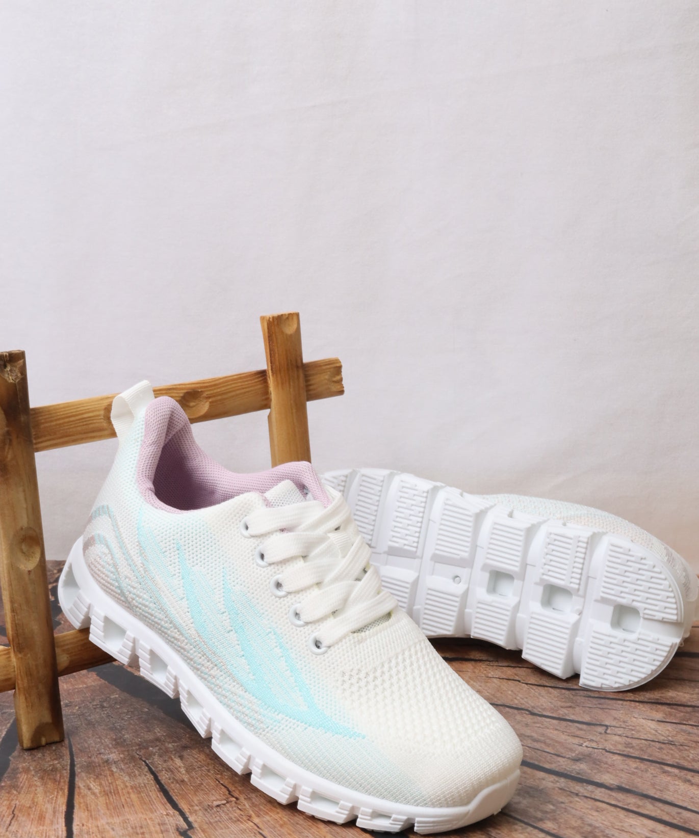 LS1105 حذاء رياضي نسائي