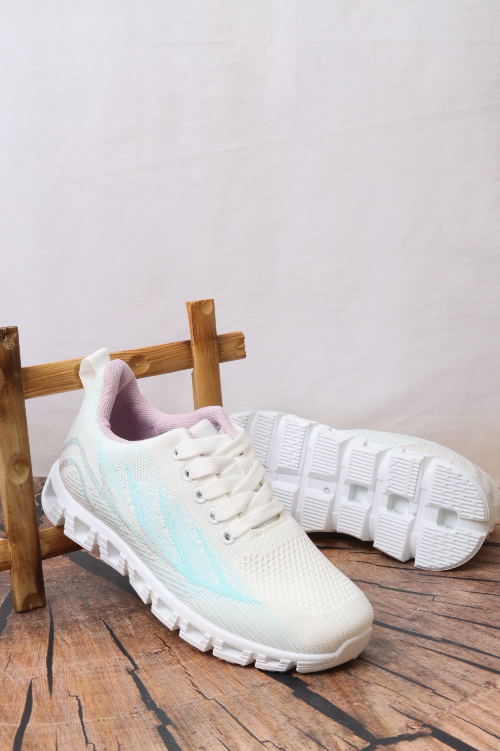 LS1105 حذاء رياضي نسائي