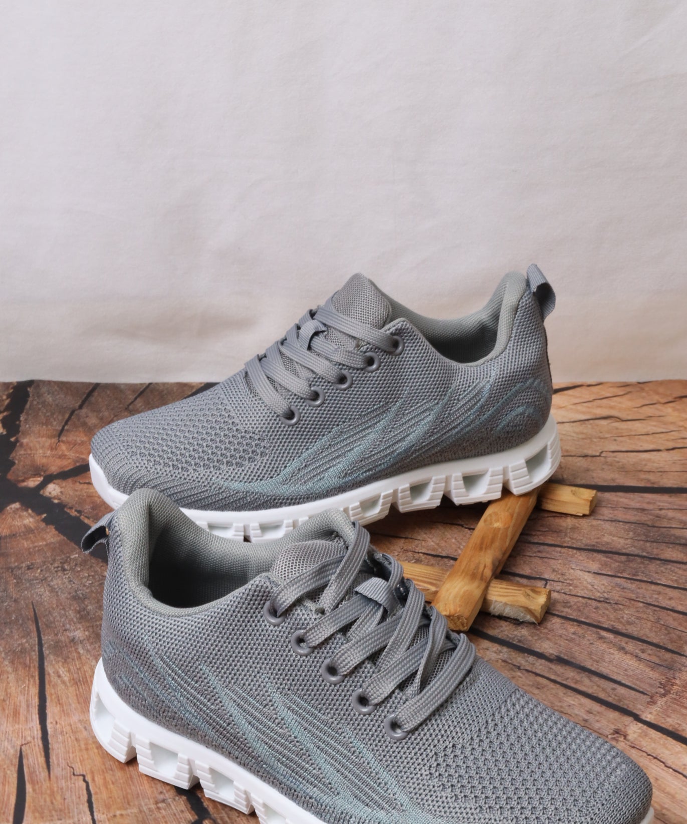 LS1105 حذاء رياضي نسائي