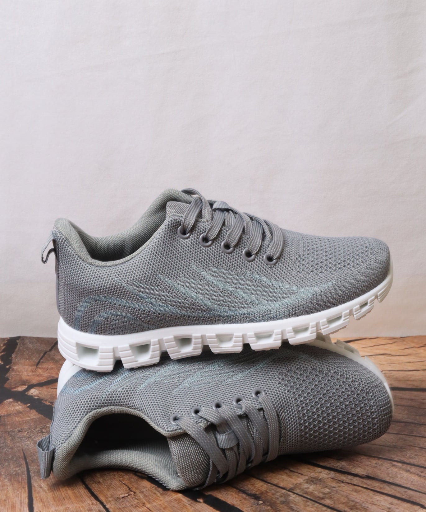 LS1105 حذاء رياضي نسائي