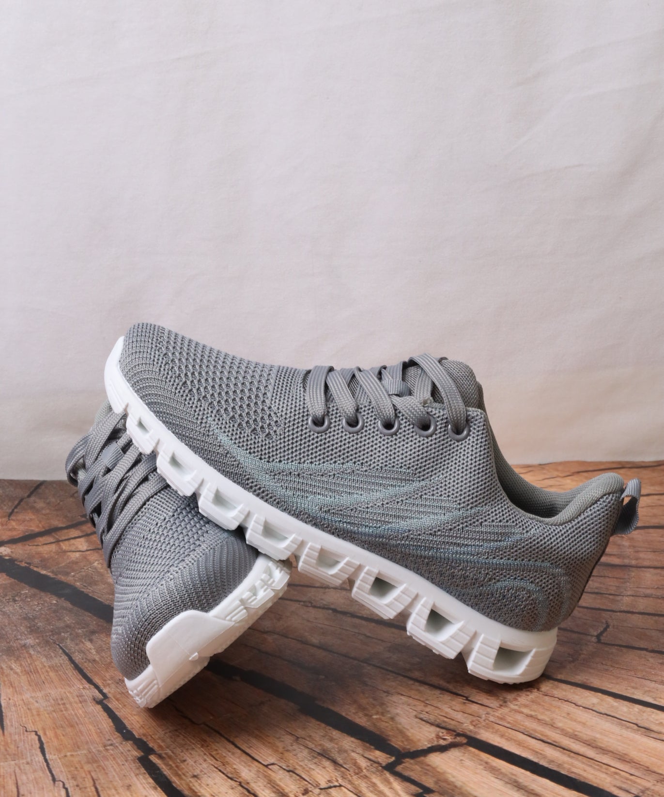 LS1105 حذاء رياضي نسائي