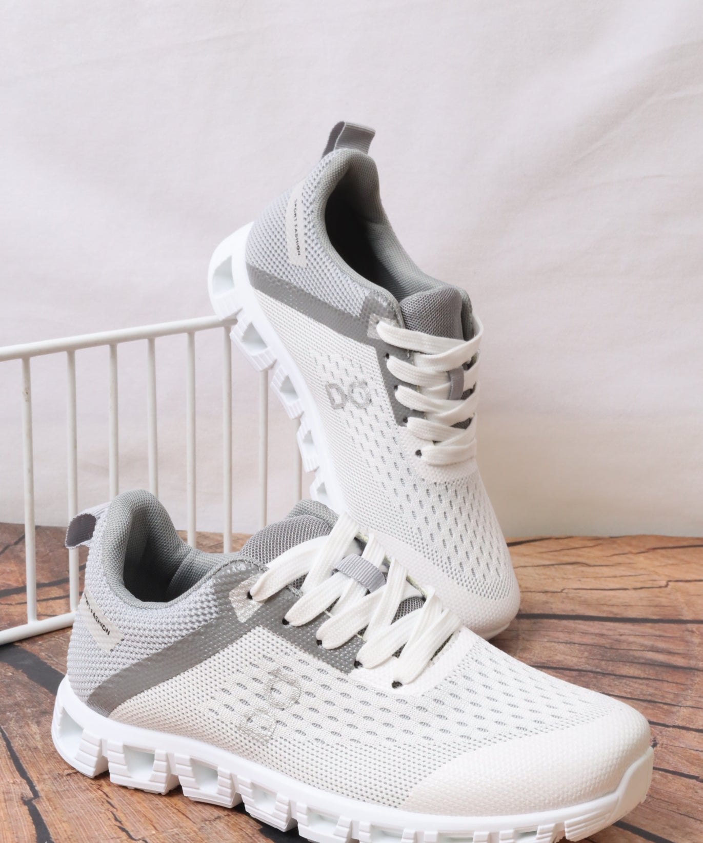 LS1102 Women's Sports Shoes