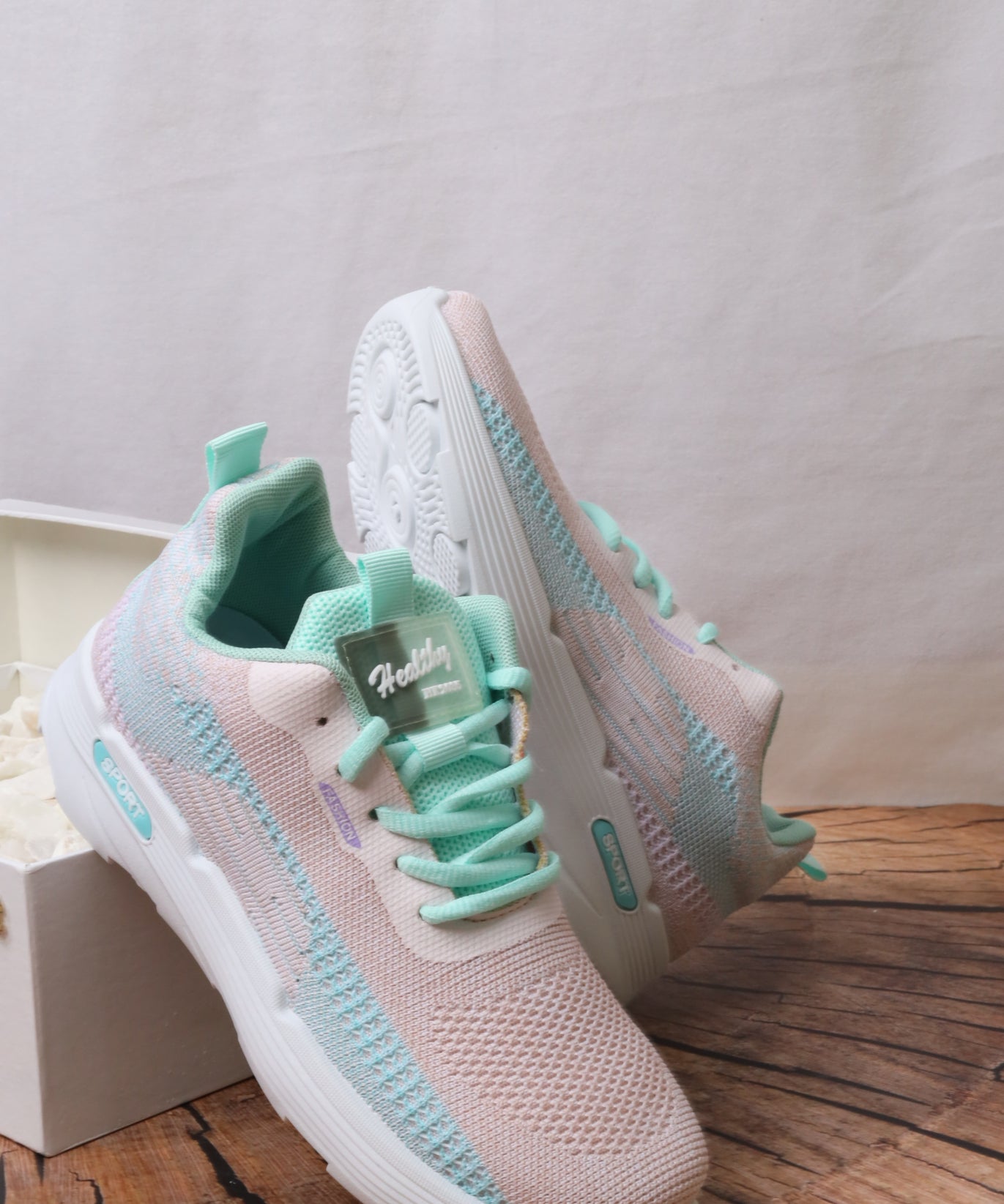 LS1110 حذاء رياضي نسائي