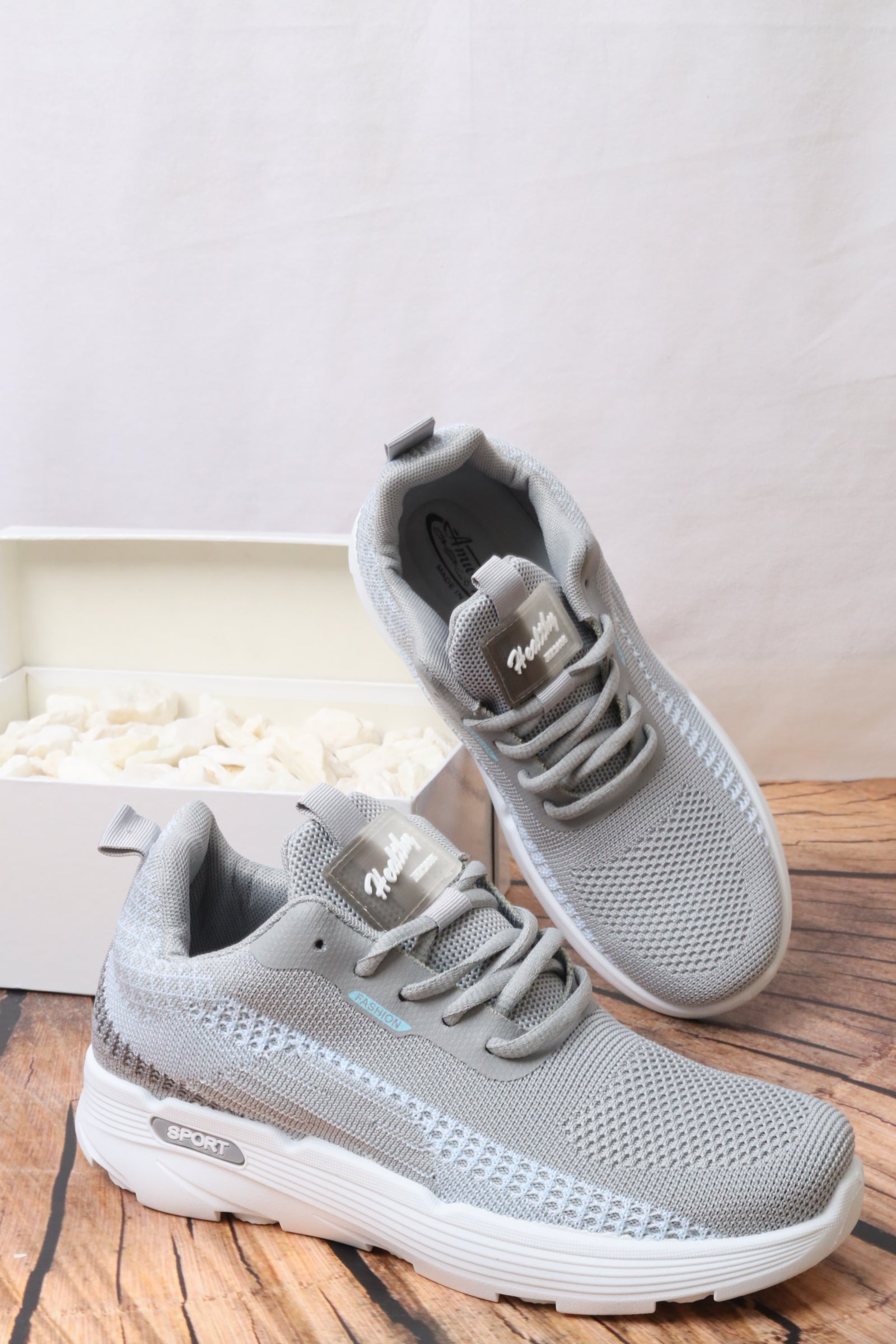 LS1110 حذاء رياضي نسائي