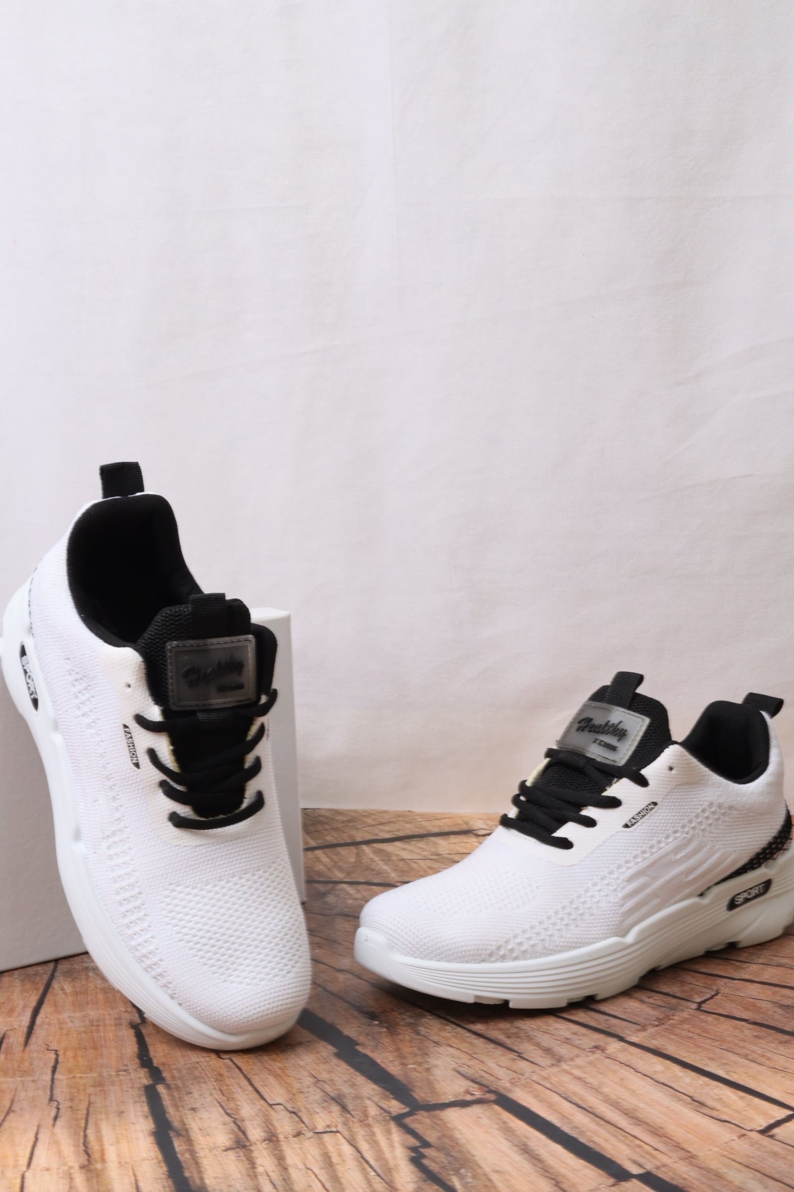 LS1110 حذاء رياضي نسائي