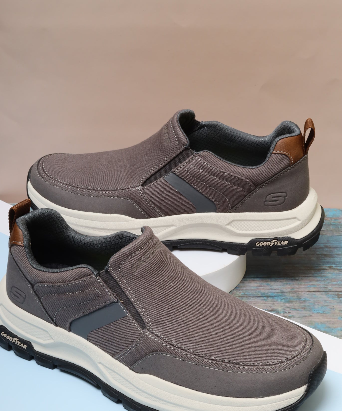 سكيتشرز رجالي جو ووك آرتش فيت 204698