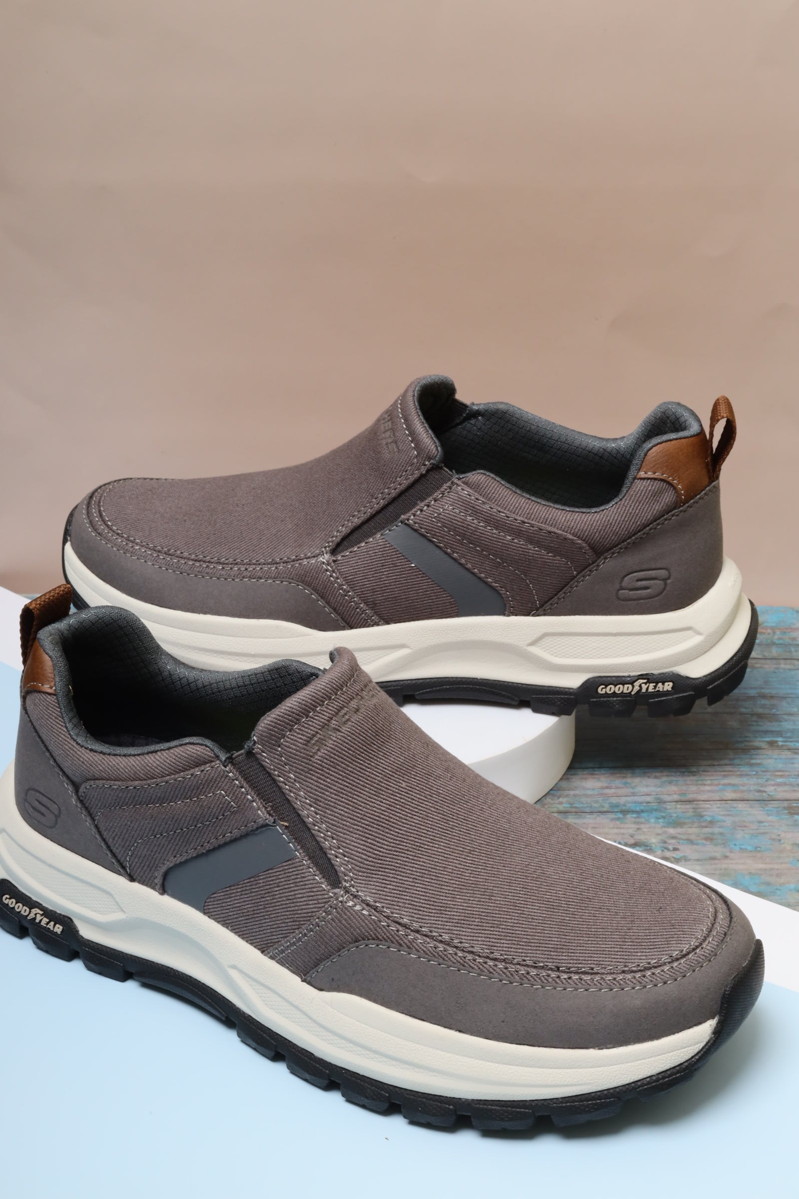 سكيتشرز رجالي جو ووك آرتش فيت 204698