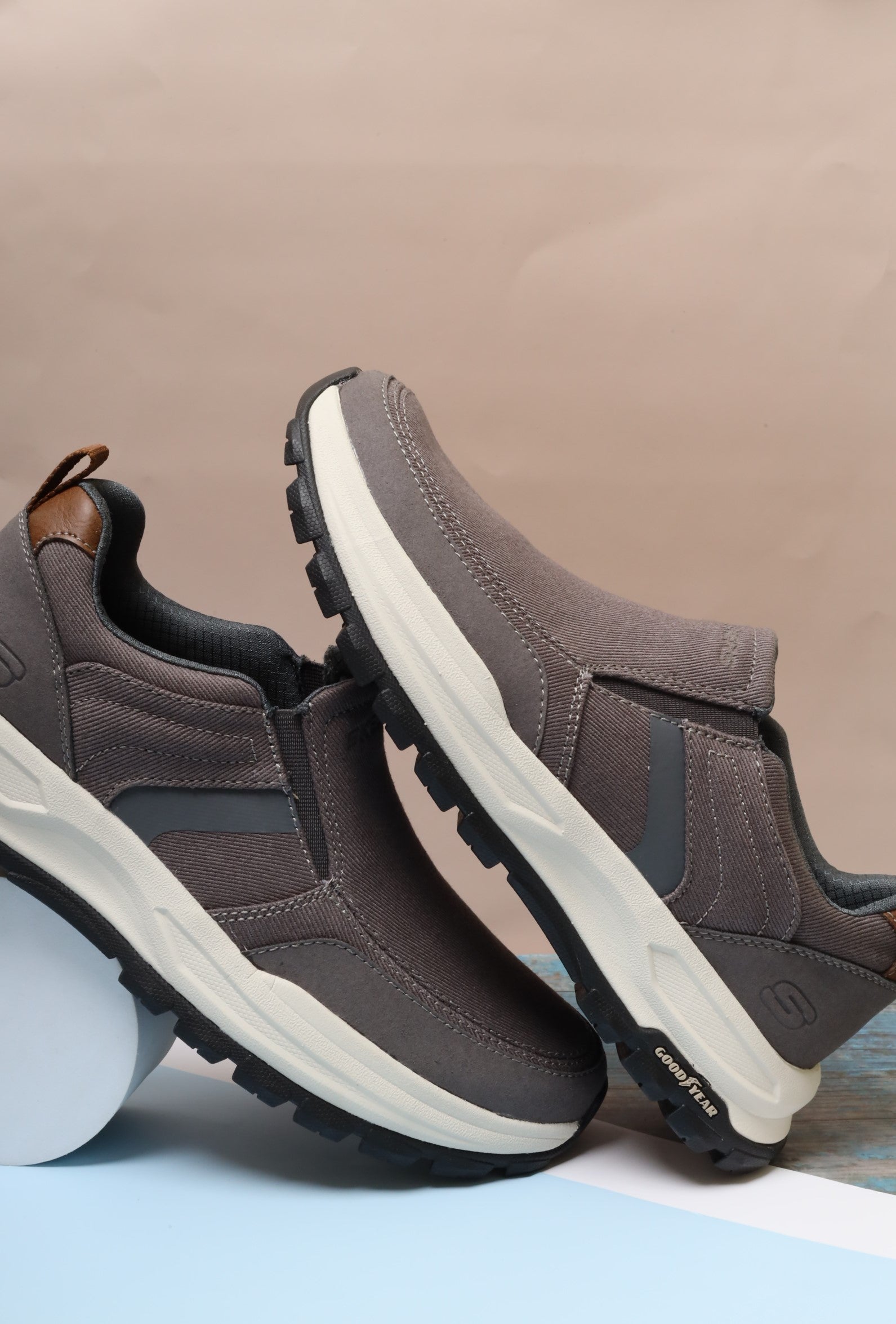 سكيتشرز رجالي جو ووك آرتش فيت 204698