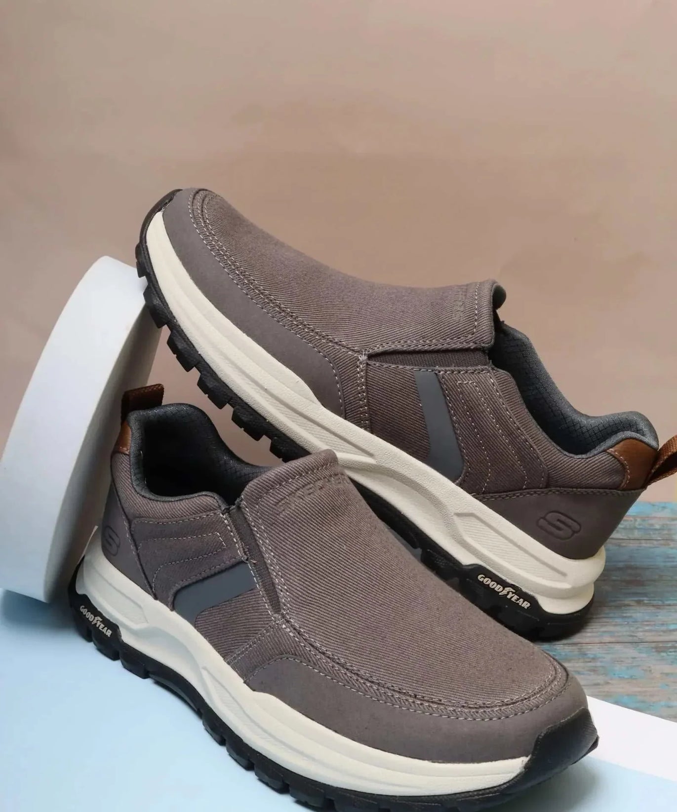 سكيتشرز رجالي جو ووك آرتش فيت 204698