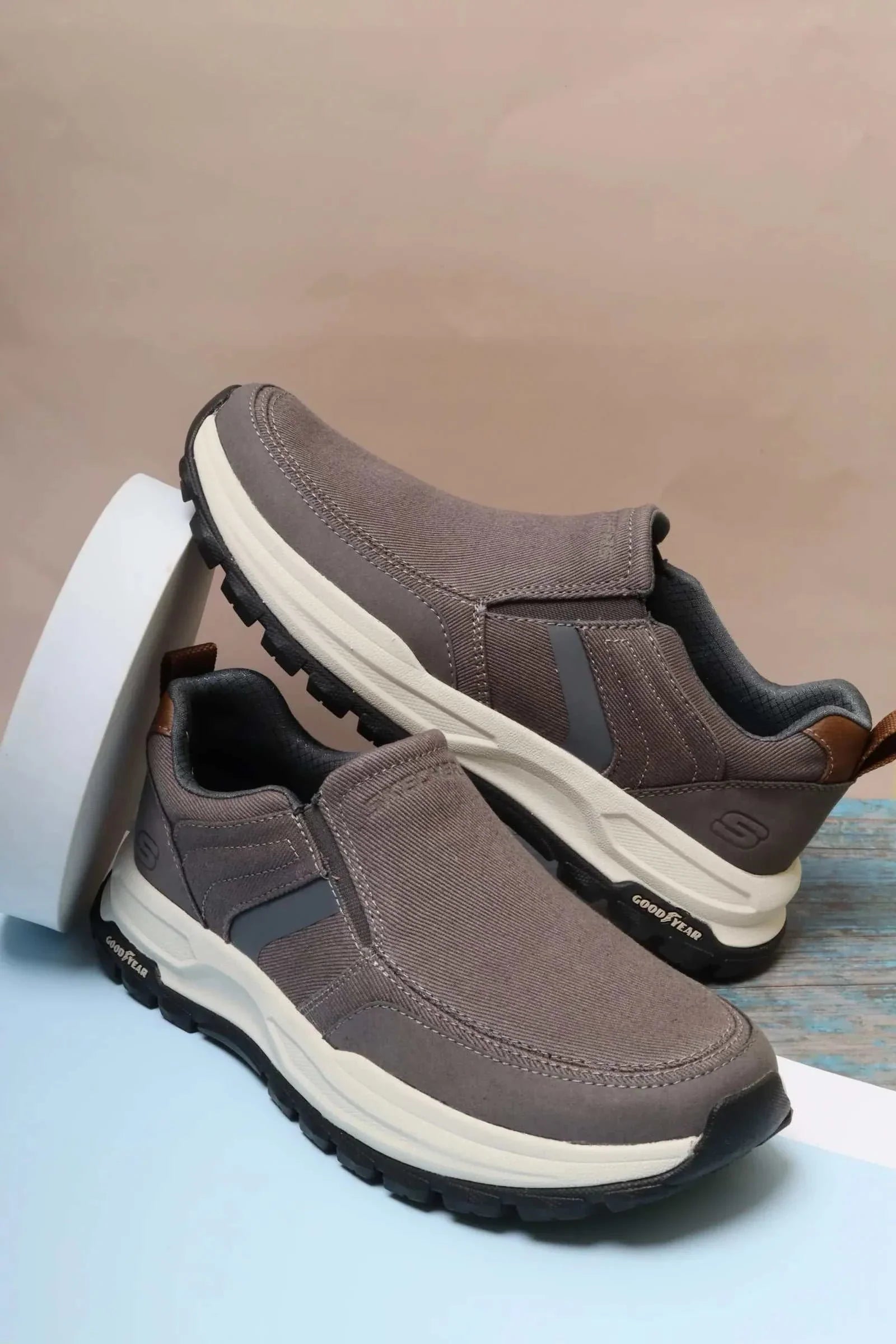 سكيتشرز رجالي جو ووك آرتش فيت 204698