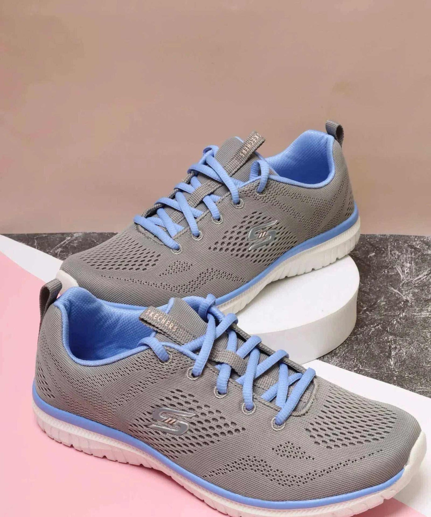 سكيتشرز نسائي فيرتشو 104412