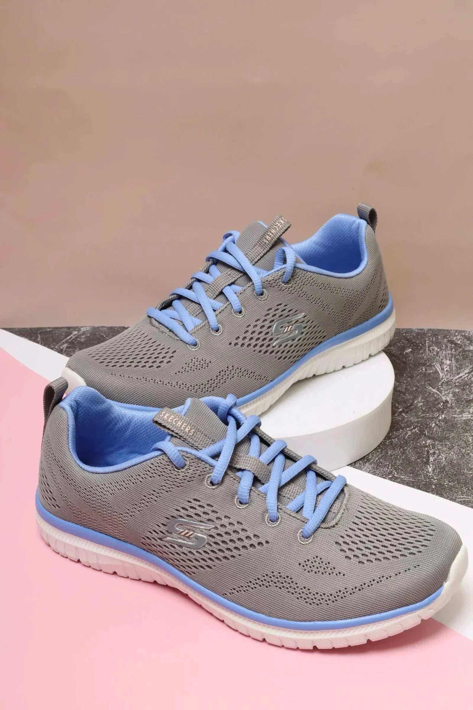 سكيتشرز نسائي فيرتشو 104412