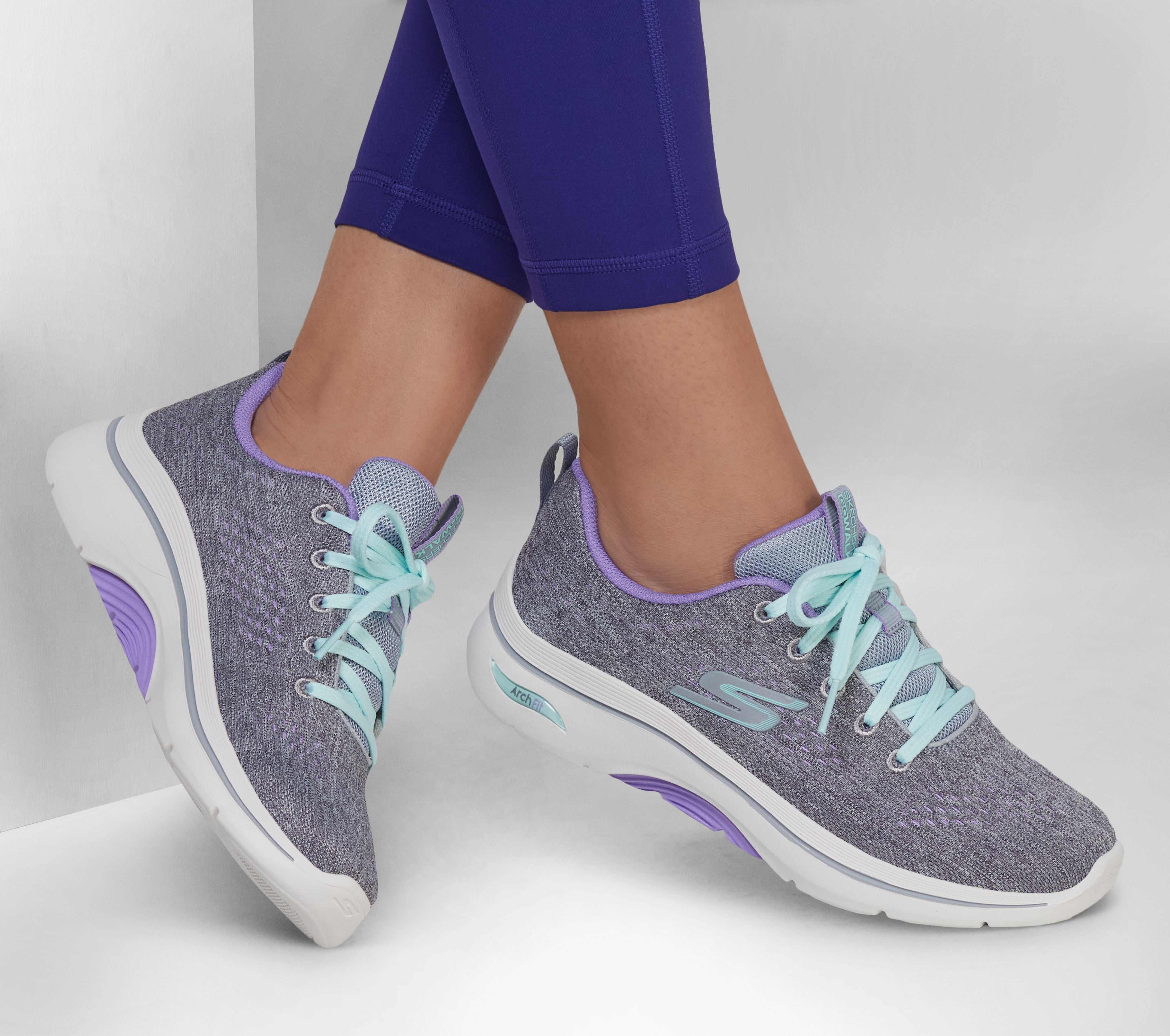 سكيتشرز نسائي جو ووك آرتش فيت 125311