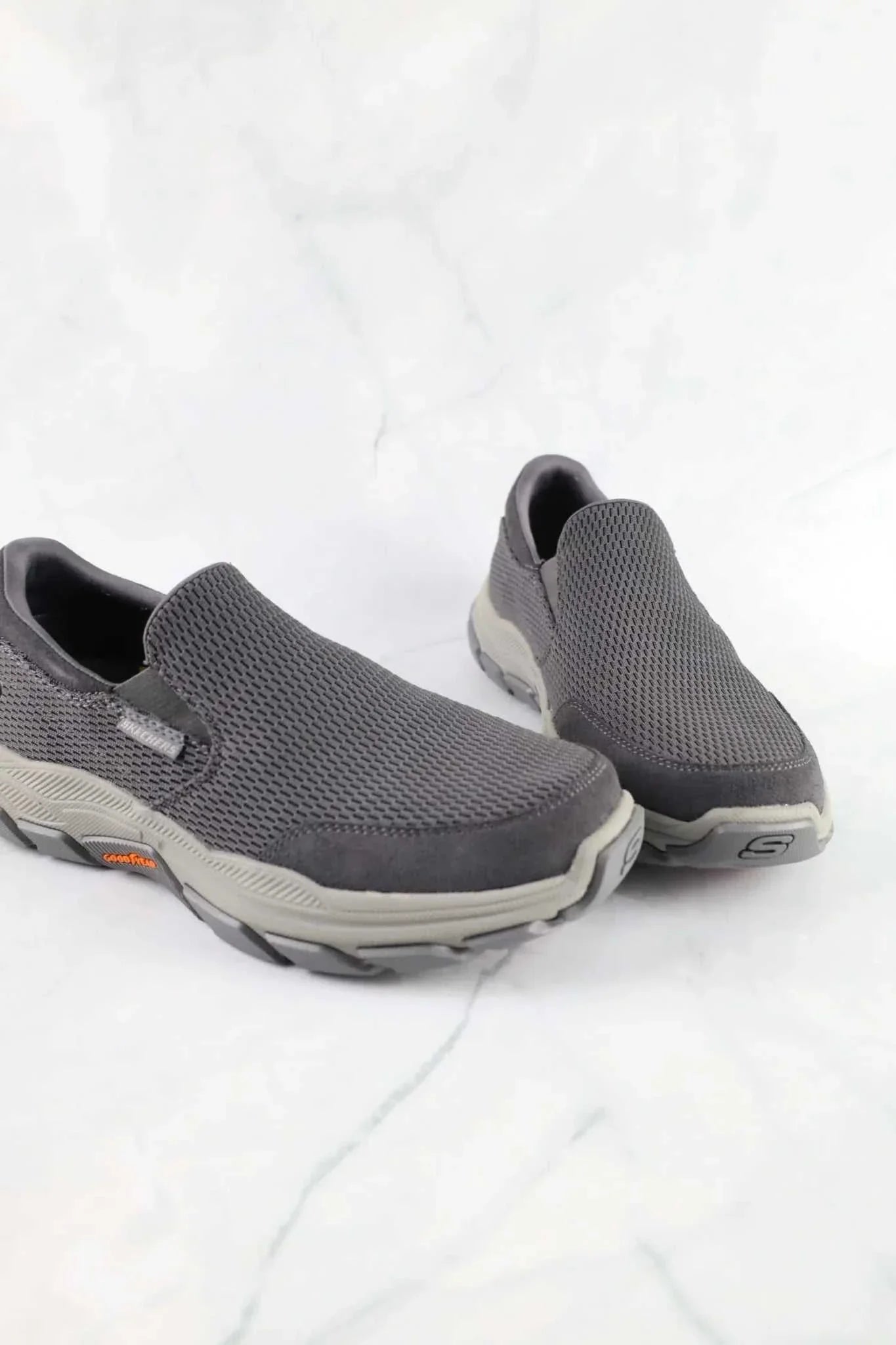 سكيتشرز رجالي جو ووك آرتش فيت 204738