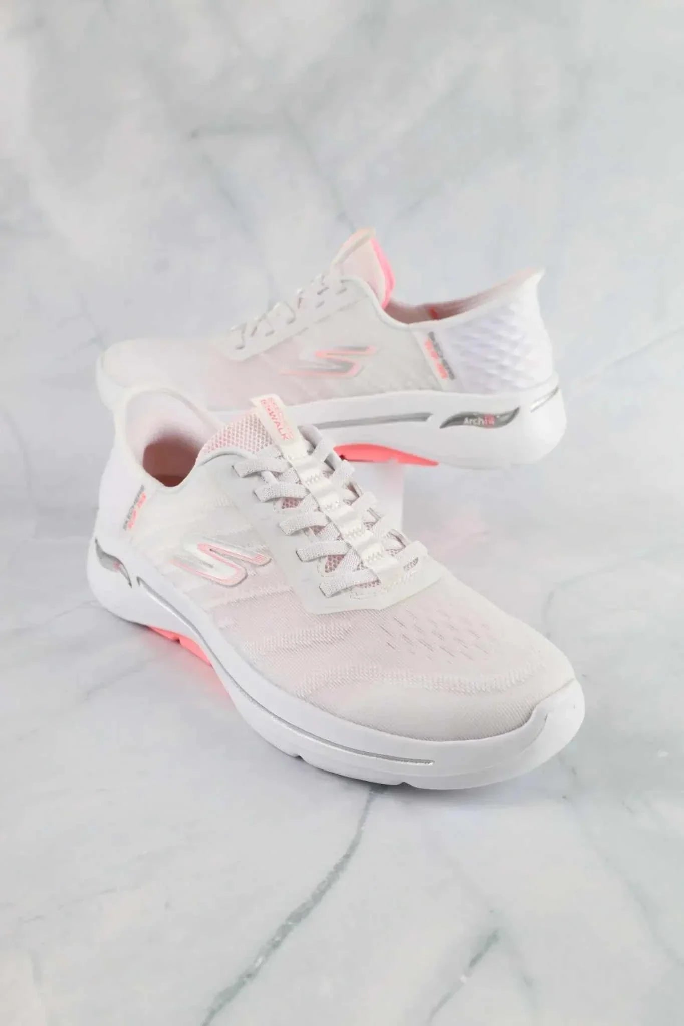 سكيتشرز نسائي جو ووك آرتش فيت سليب إن 124884